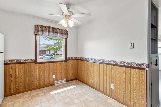 Building Photo - 915/917 Byrd Avenue