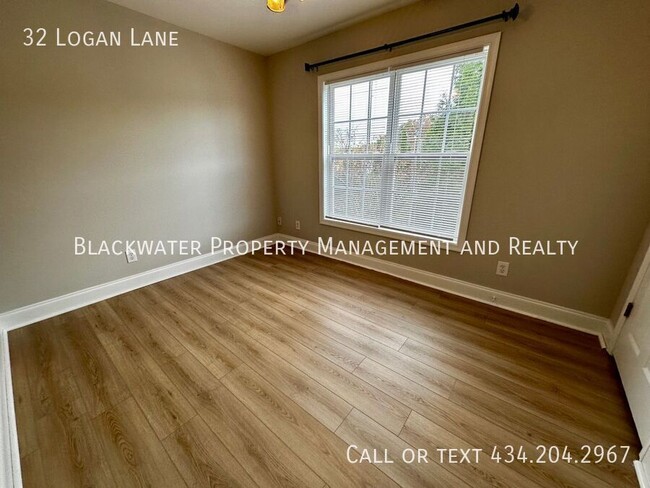 Building Photo - 2 Bedroom Townhome in Braxton Park!