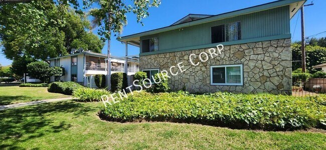 Building Photo - 708 Santa Barbara Dr W