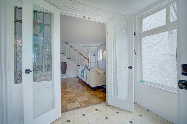 Building Photo - 3 bedroom 2.5 View Property Beach Access  ...