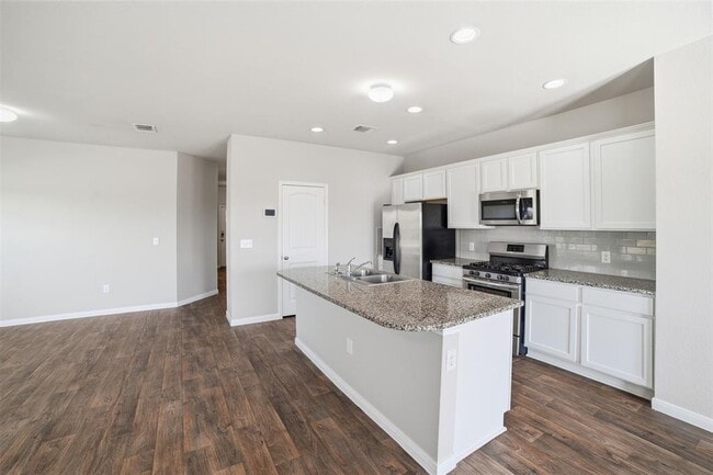 Building Photo - 600 Marimoor Dr