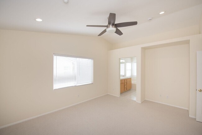Building Photo - Make this your home