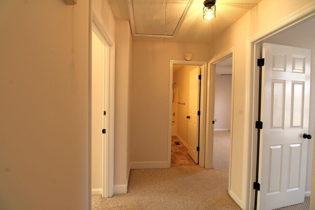 Building Photo - Awesome 3 bedroom home in a great area!