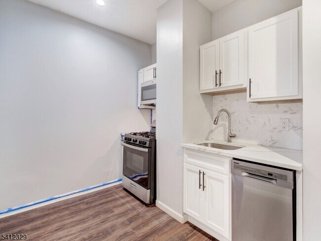 Building Photo - 209 N 4th St