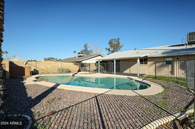 Building Photo - 3715 W Yucca St