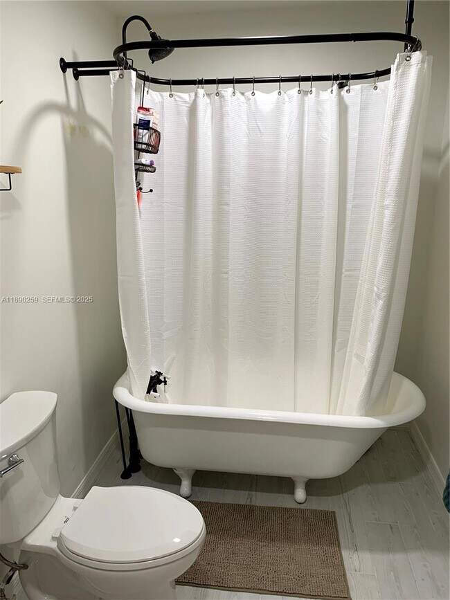 Building Photo - 325 E Plymouth Ave