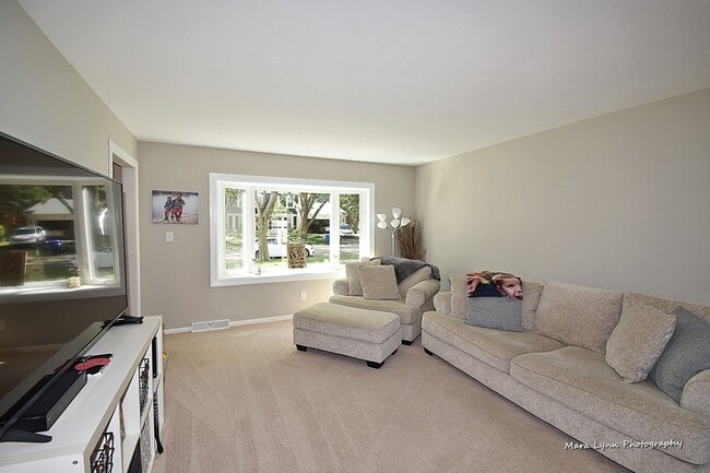 Building Photo - 9 S Northampton Dr