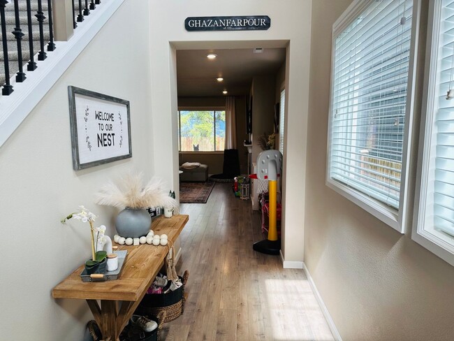 Building Photo - Spacious 4 bed 2.5 bath house in Cascade-Fairwood AC