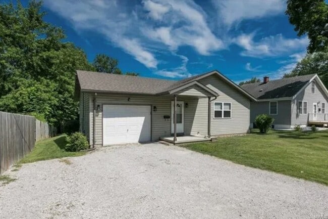 Building Photo - 1702 Schobert Dr