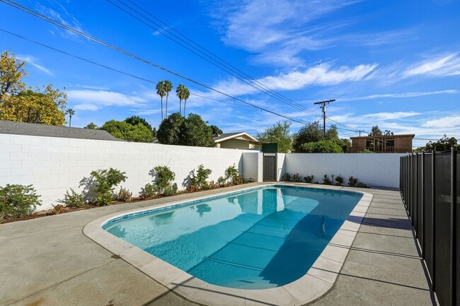 Building Photo - Newly Rebuilt Luxury 3 Bed Home with Pool, Designer Kitchen, Huge Courtyard, Near Topanga Mall