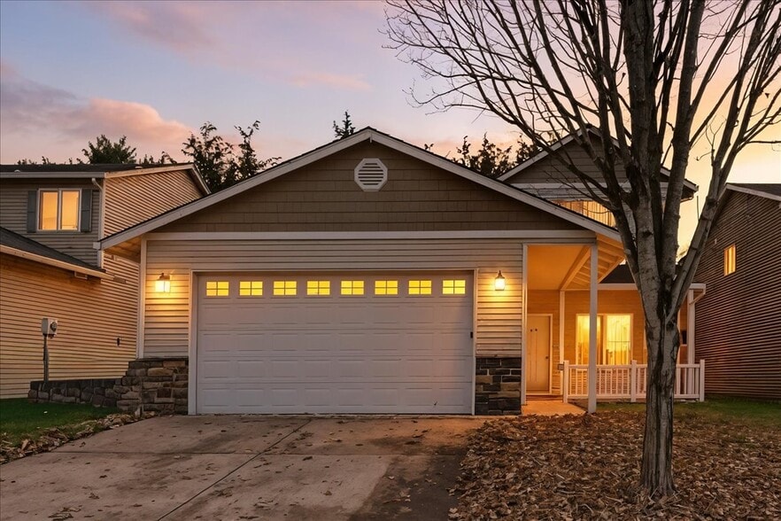 Building Photo - 12811 NE 49TH WAY