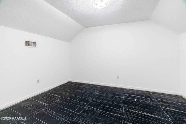 Building Photo - 222 Winsor Dr