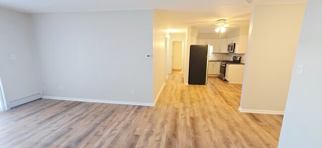 Building Photo - 318 W Naperville Rd