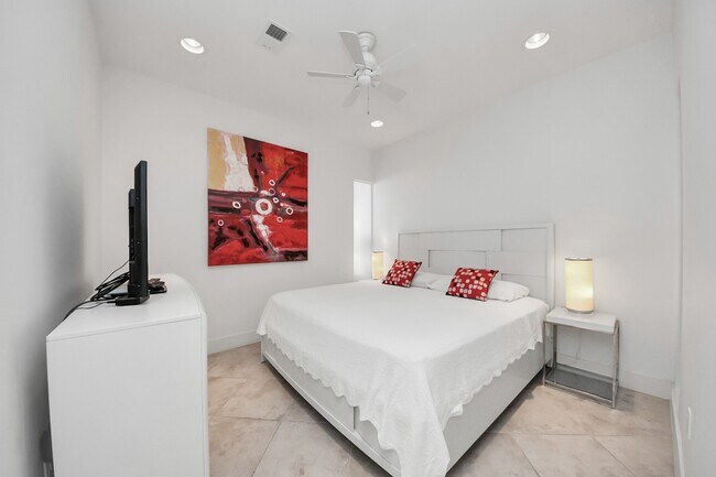 Building Photo - 10327 Termini-San Luis Pass Rd