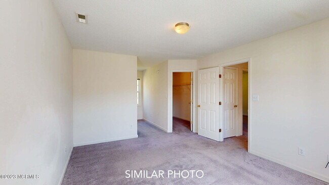 Building Photo - 104 E Coopers Ct