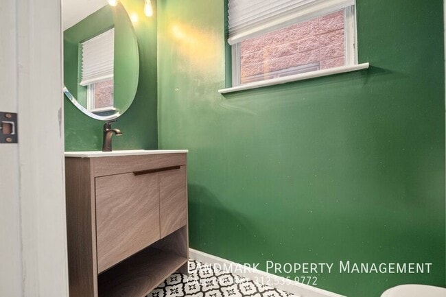 Building Photo - 1449 N Larrabee St