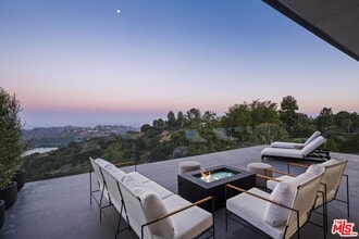 Building Photo - 2304 Donella Cir