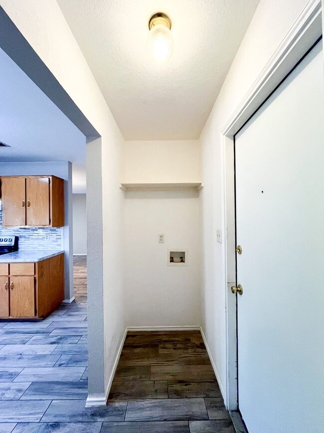 Building Photo - Available NOW Beautiful 1 story, 3 bedroom, 2 bath home. This is exactly what you have been looki...