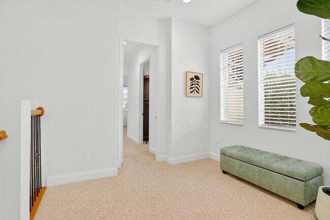 Building Photo - 6012 NW 116th Dr