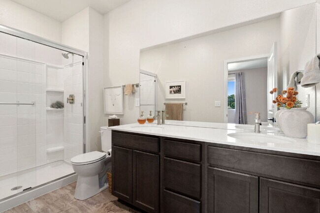 Building Photo - Newer 2bd condo in neighborhood w/ pool