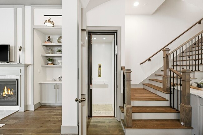 Building Photo - 523 W 25th St