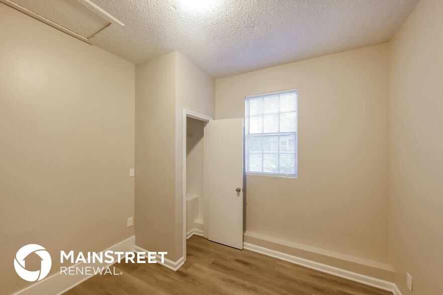 Building Photo - 3033 Carleton Rd