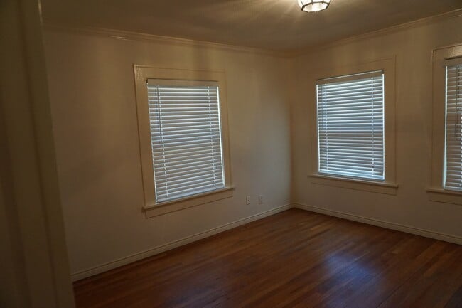 Building Photo - 2618 22