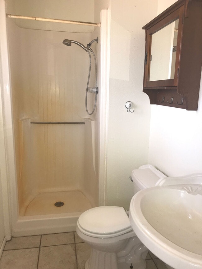 Building Photo - Country Living