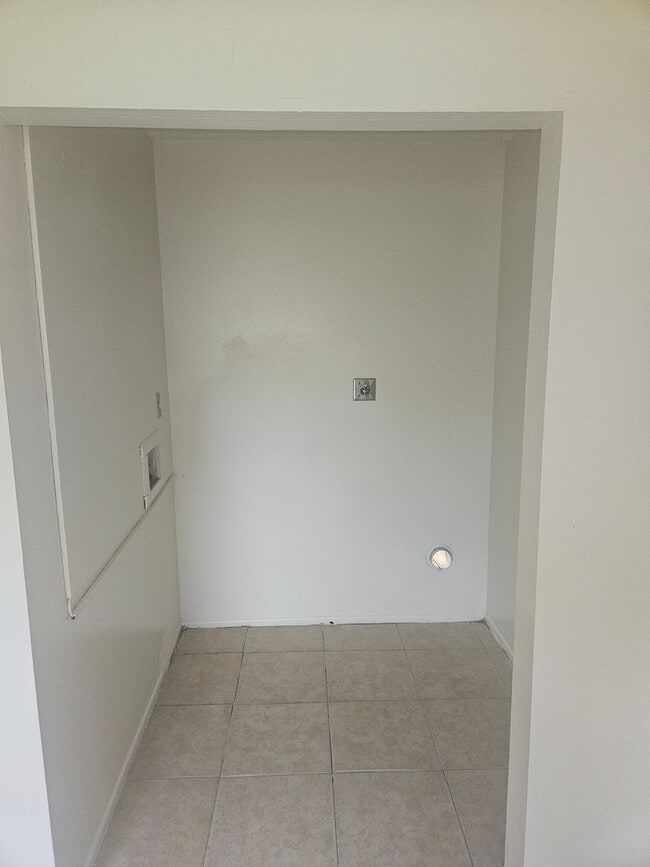 Building Photo - 3/2 DUPLEX