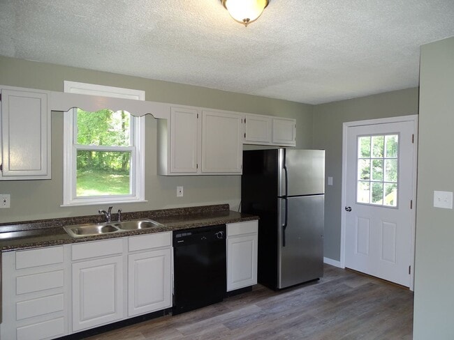 Building Photo - 2 Bedroom 1 Bathroom in South Knoxville