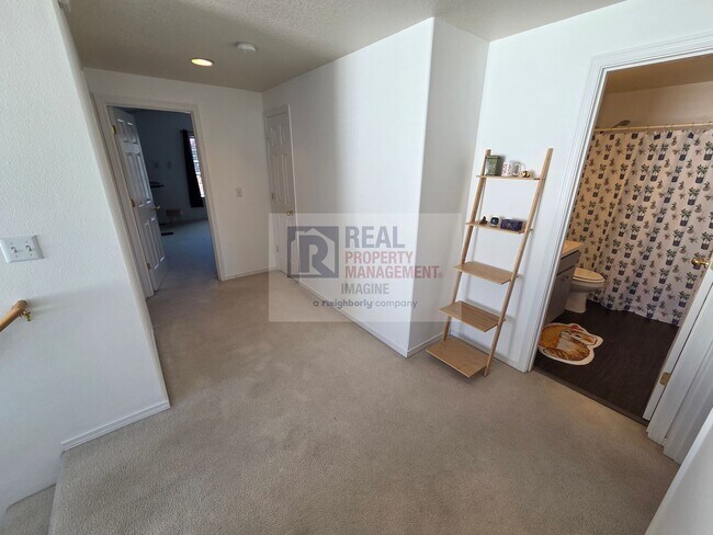Building Photo - Check out this beautiful 3 bedroom, 2.5 bath home!