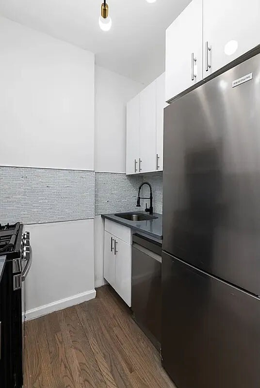 Building Photo - 666 Ninth Avenue