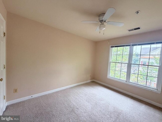 Building Photo - 225 Deer Meadow Ln