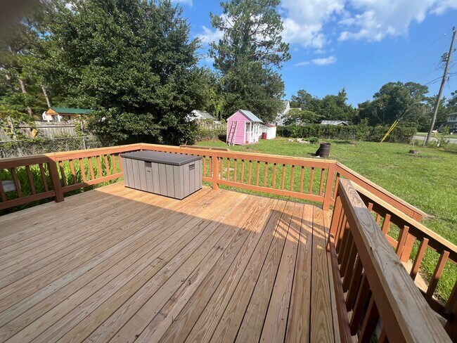 Building Photo - Centrally Located 3 Bedroom House