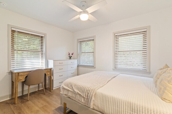 Building Photo - 304 NW 24th St