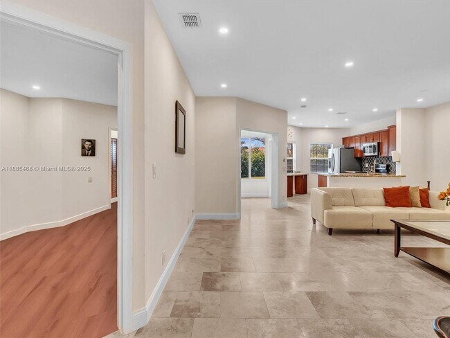 Building Photo - 6538 Via Regina