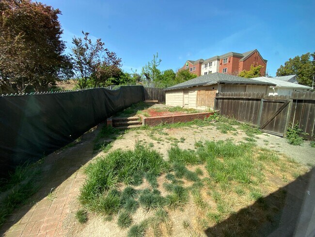 Building Photo - 1649-1649 Strobridge Ave