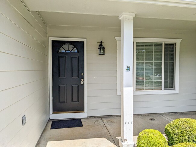Building Photo - 5500 Doogan Ct SE