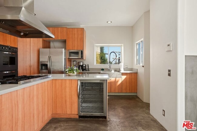 Building Photo - 8435 Franklin Ave