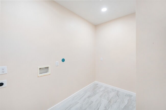 Building Photo - 6809 Fairway Dr