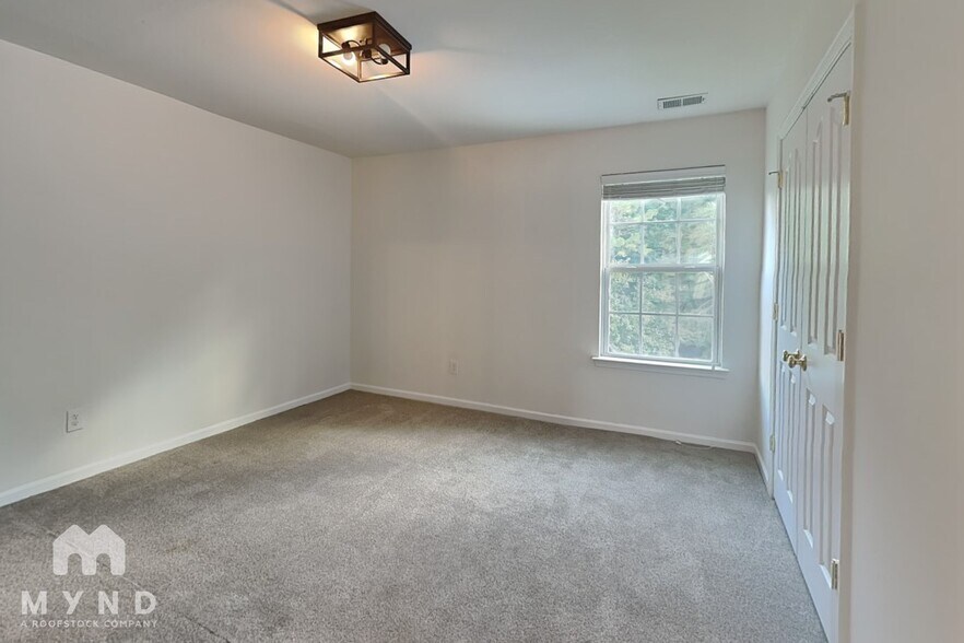Building Photo - 1858 Woodstone Dr