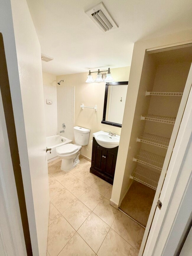 Building Photo - 968 Coral Club Dr