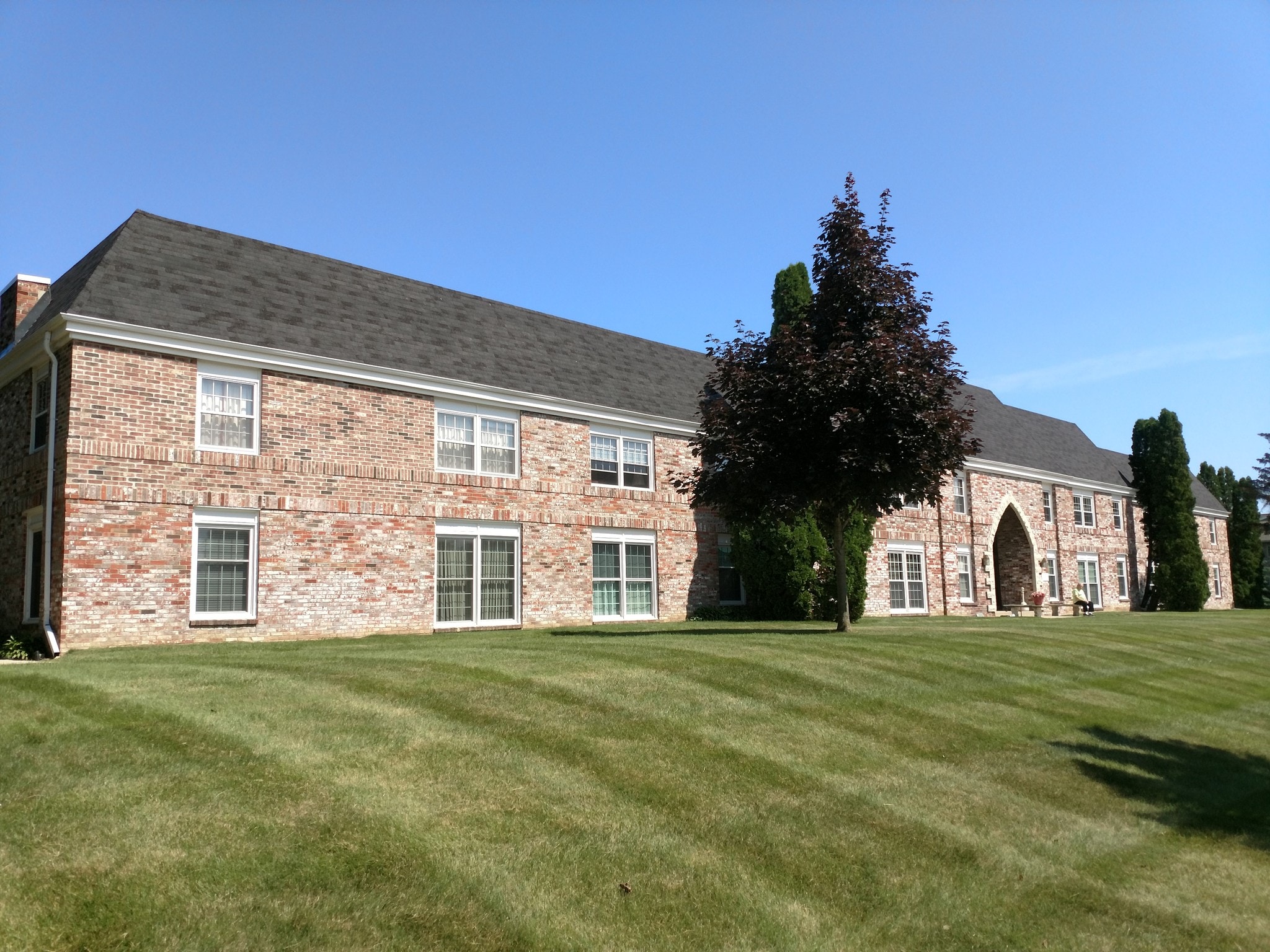 Building Exterior - 2076 Chateau Ct