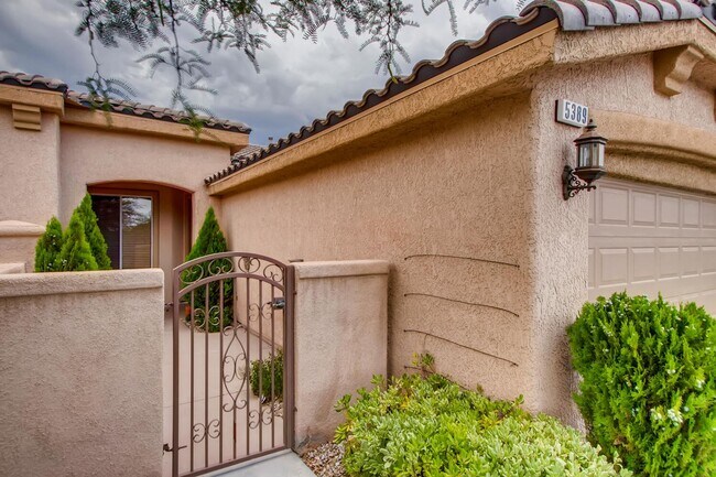 Building Photo - Stunning 1 Story 2 Bedroom Home in Summerl...