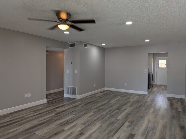 Building Photo - 3/2 Condo in Altamone Springs