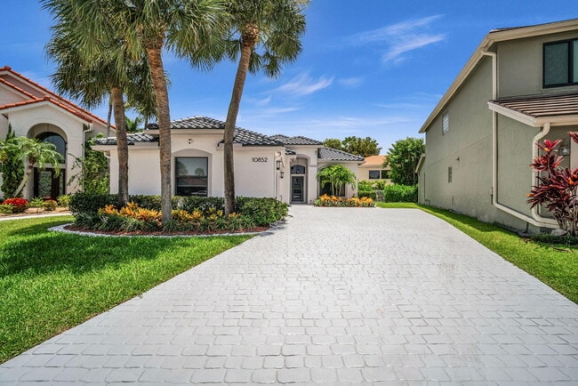 Building Photo - 10852 La Salinas Cir