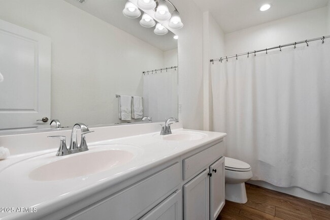 Building Photo - 512 E Bamboo Ln