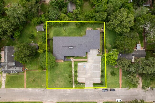 Building Photo - 1403 N Thompson St