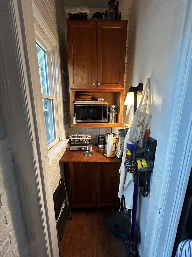 Building Photo - 1754 N Astor St