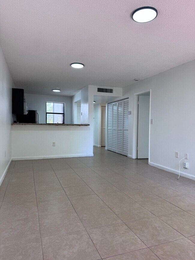 Building Photo - 9968 Nob Hill Ln